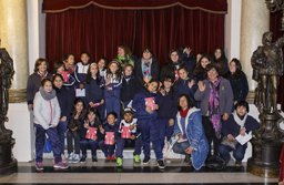 Alumnos de La Estrella visitando el Teatro Municipal de Santiago.
